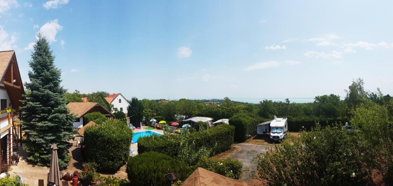 Mandel Fahazak Hotel Paloznak Bagian luar foto