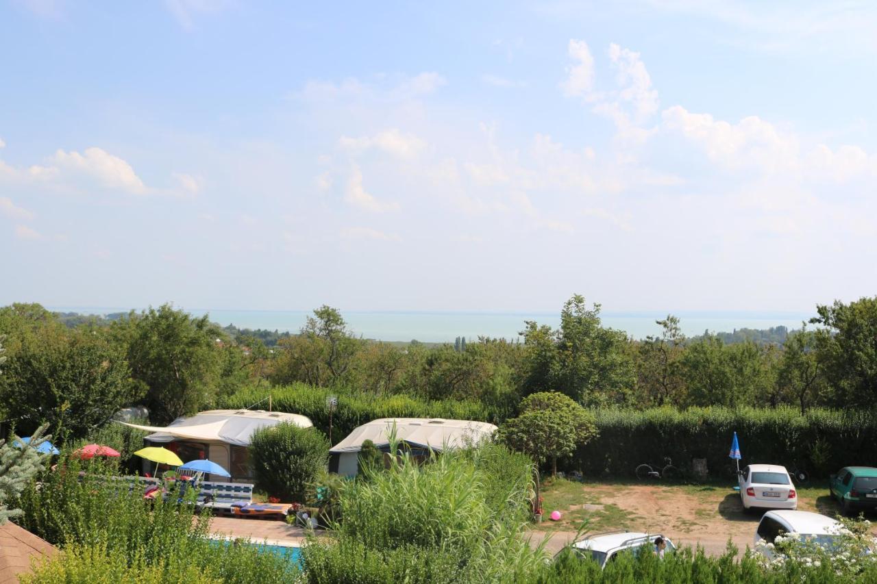 Mandel Fahazak Hotel Paloznak Bagian luar foto
